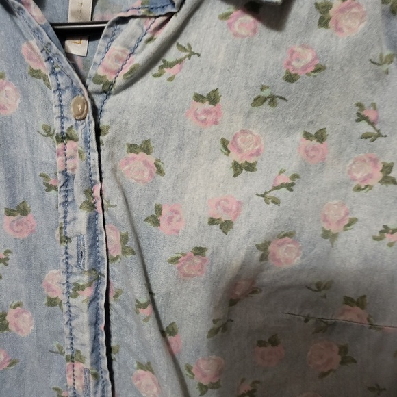 Floral Button down - Picture 2 of 4